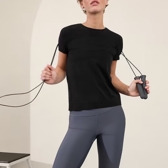 Athleta In Motion Seamless Top Workout Athletic Active Gym Tee Black SZ XS NWT - Picture 3 of 14